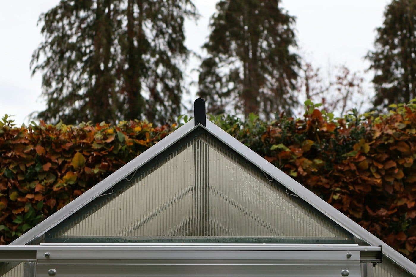 Dach aus Polycarbonat-Stegplatten mit Aluminiumprofil
