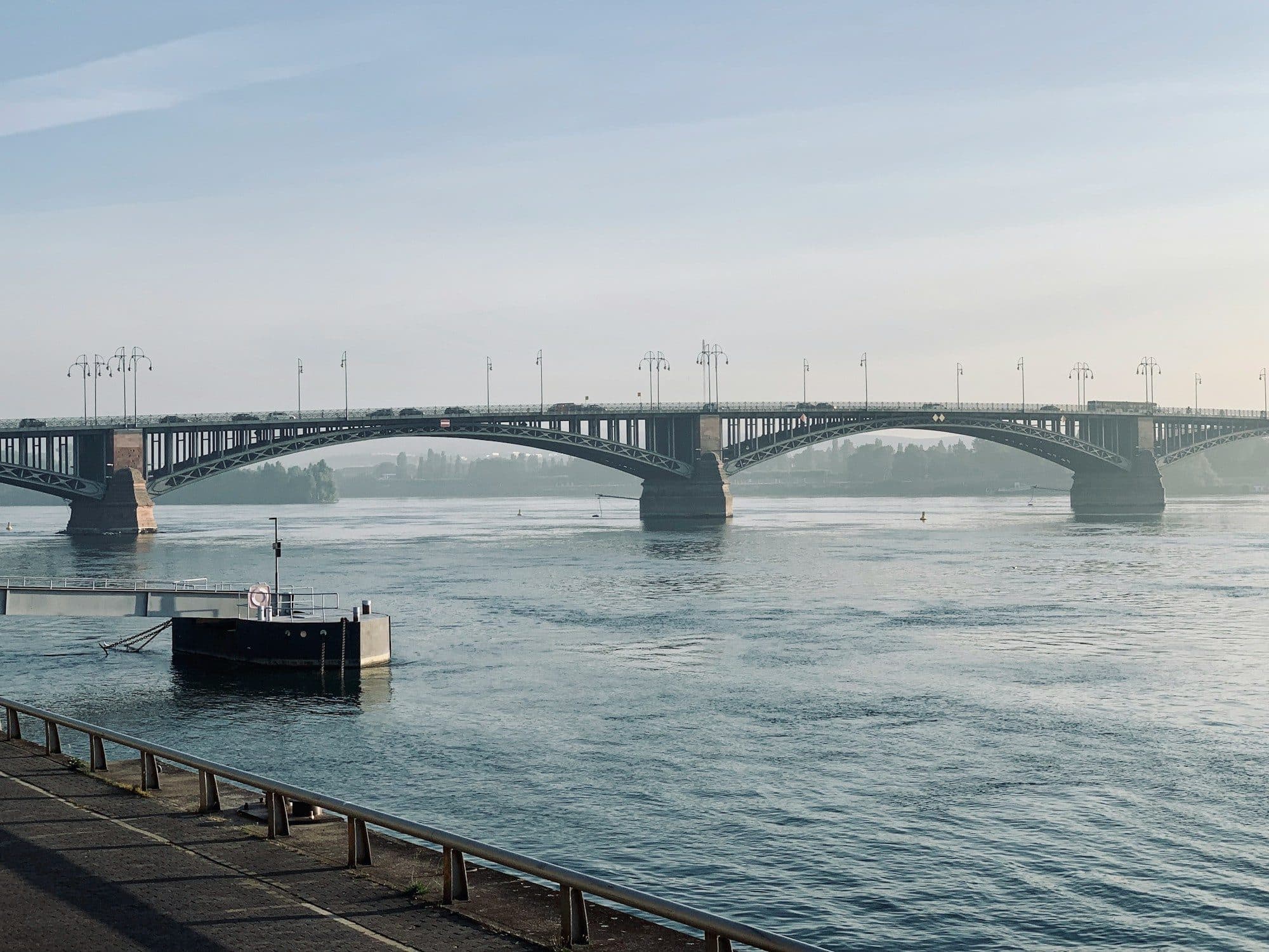 Theodor-Heuss-Brücke über den Rhein zwischen Mainz und Wiesbaden