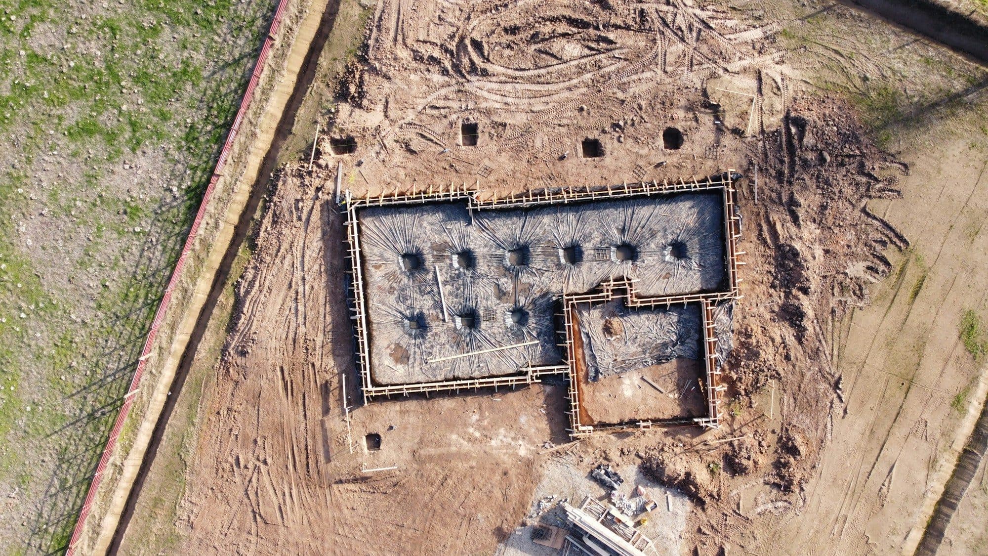 Fundamente und Bodenplatte eines Bauvorhabens aus der Luft
